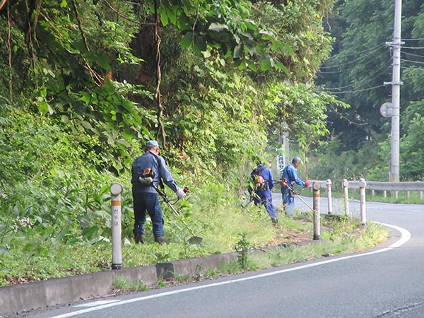 今年で6年目　県道草刈りご苦労様でした