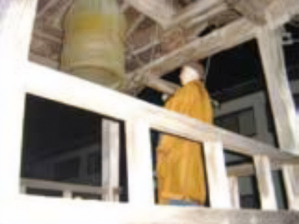 除夜の鐘をつきましょう