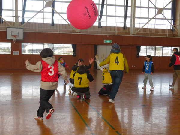 ニュースポーツ大会開催　～キンボール～
